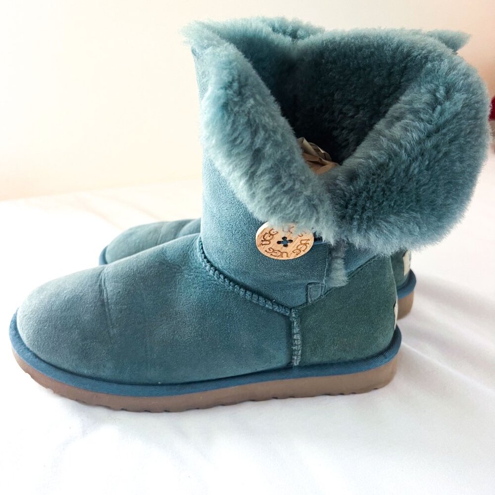 UGG Bailey Button Boot II - Picture 6 of 14